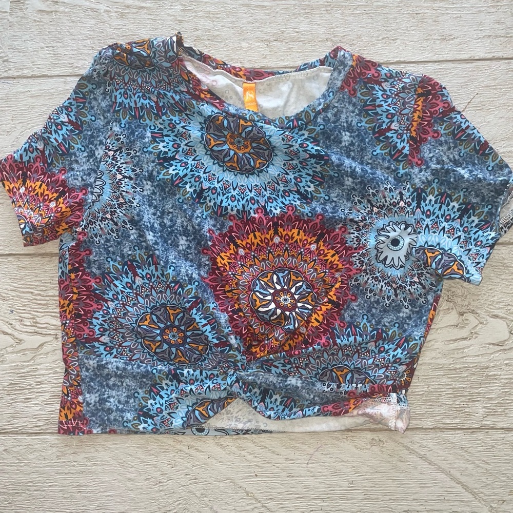 Woman’s yoga colorful crop top size large